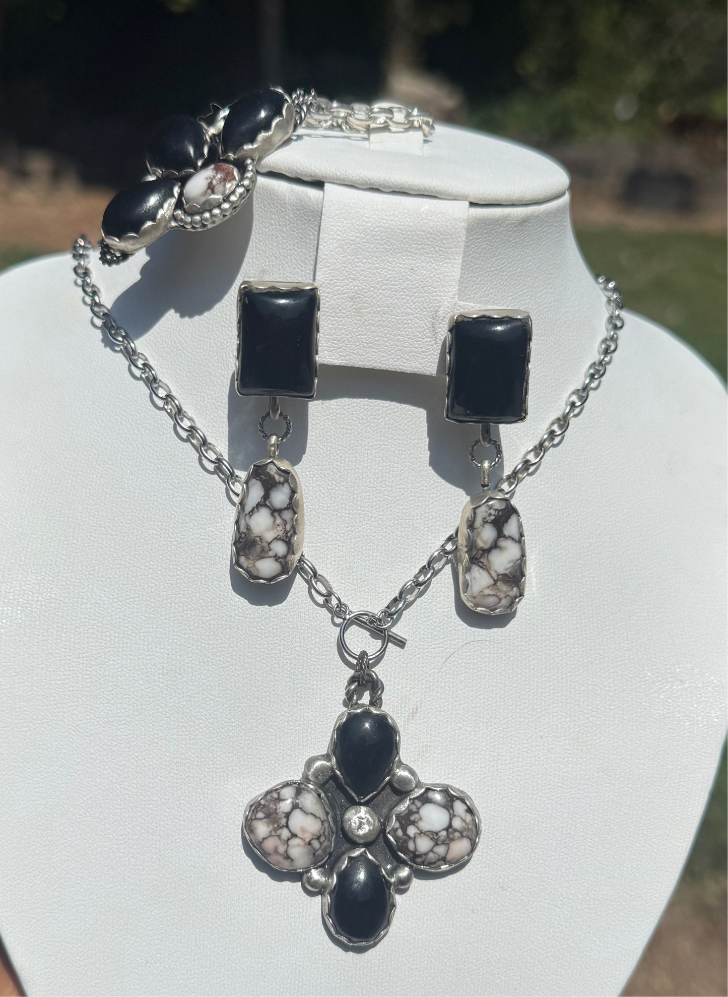 Black onyx & wild horse set