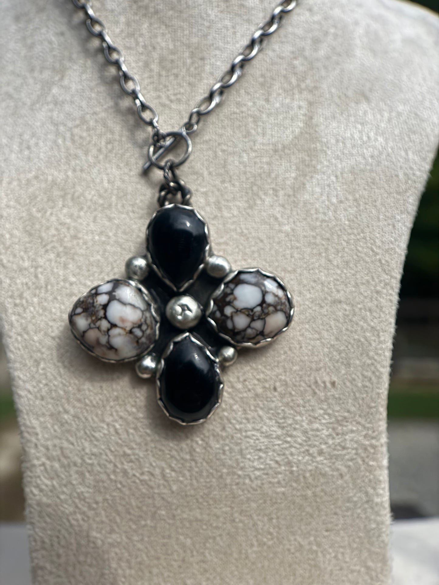 Black onyx & wild horse set