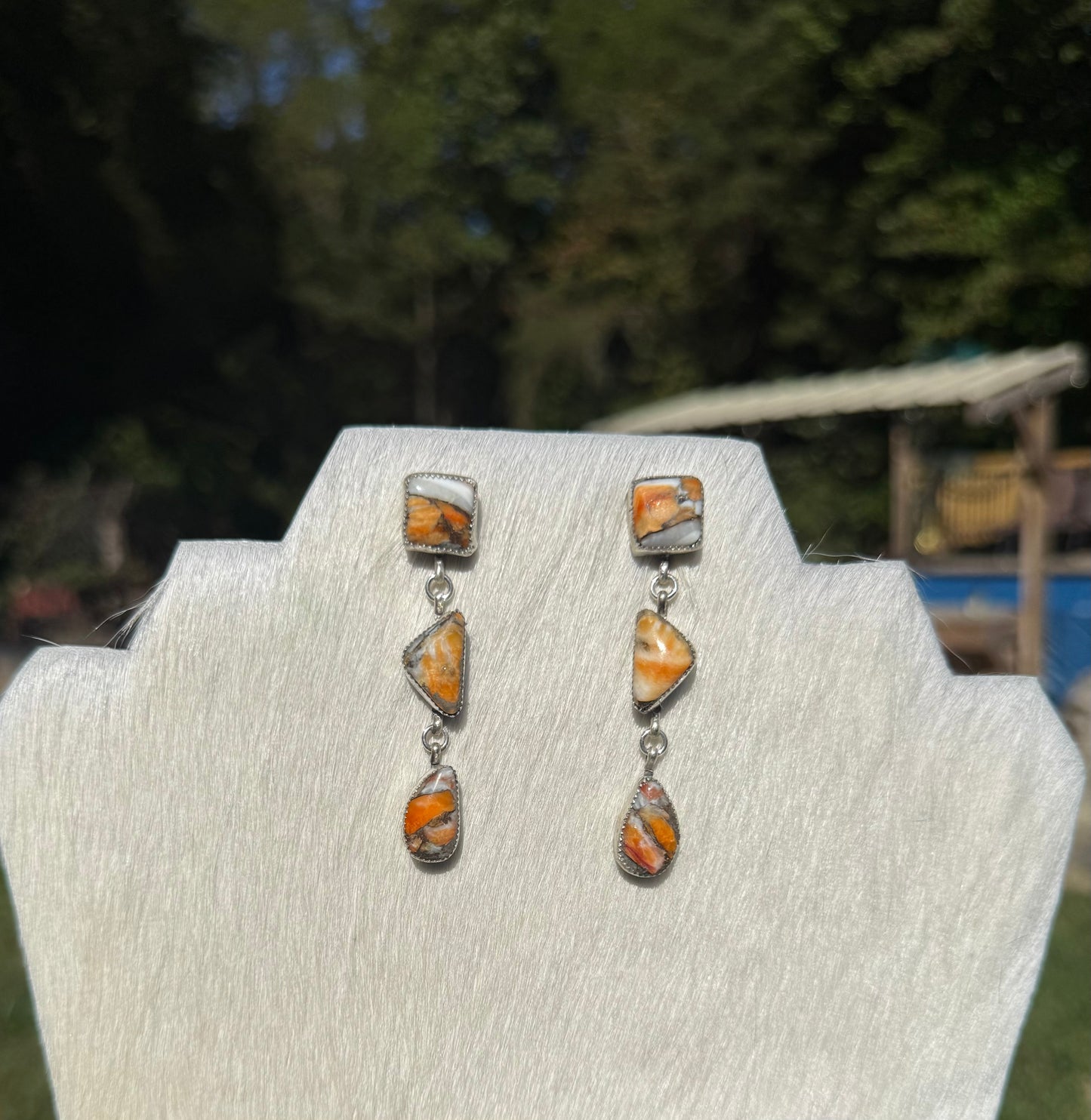 Spiny oyster stud earrings