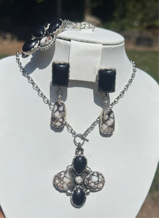 Black onyx & wild horse set
