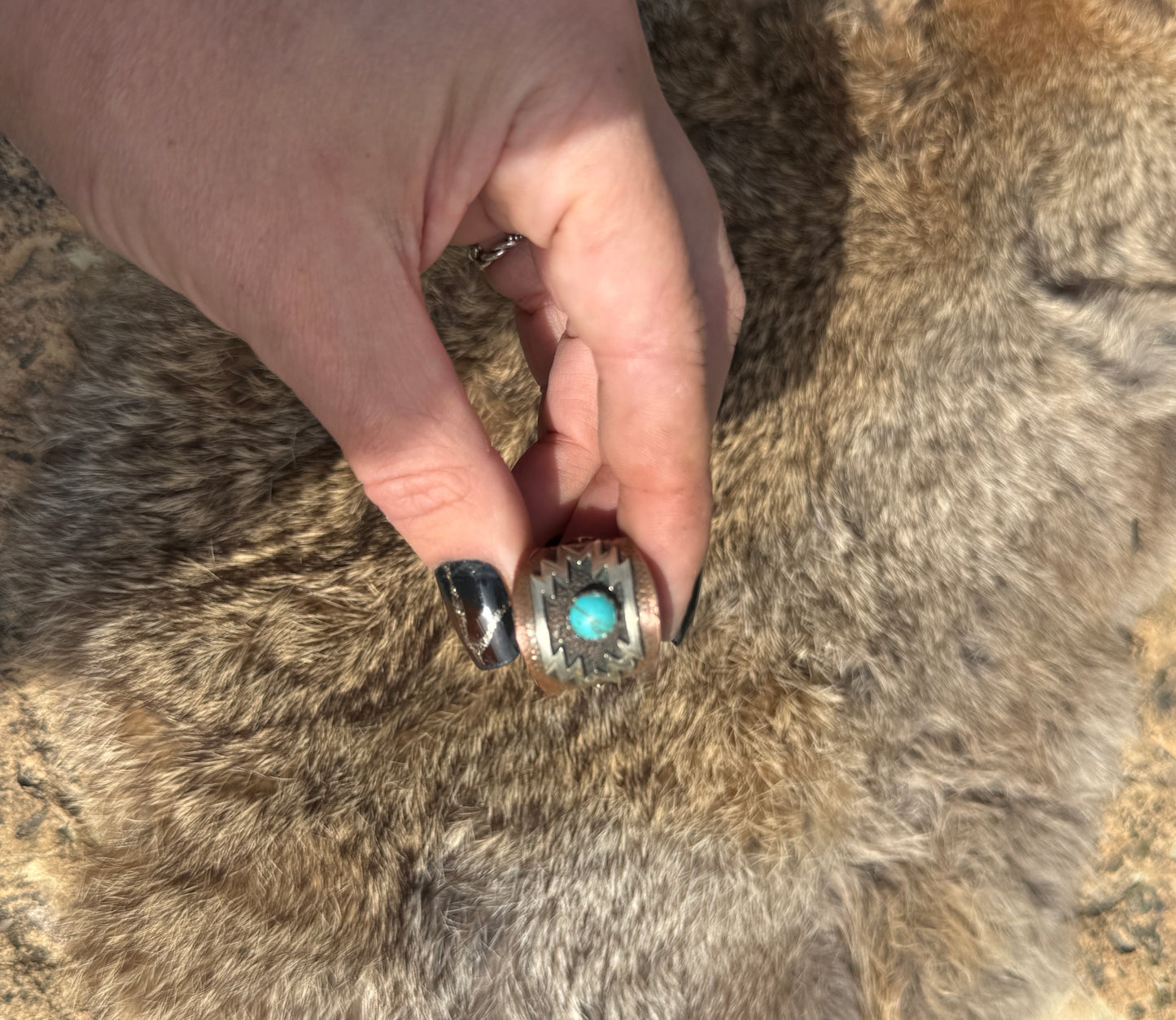 Adjustable ring (shown in size 8 thumb)