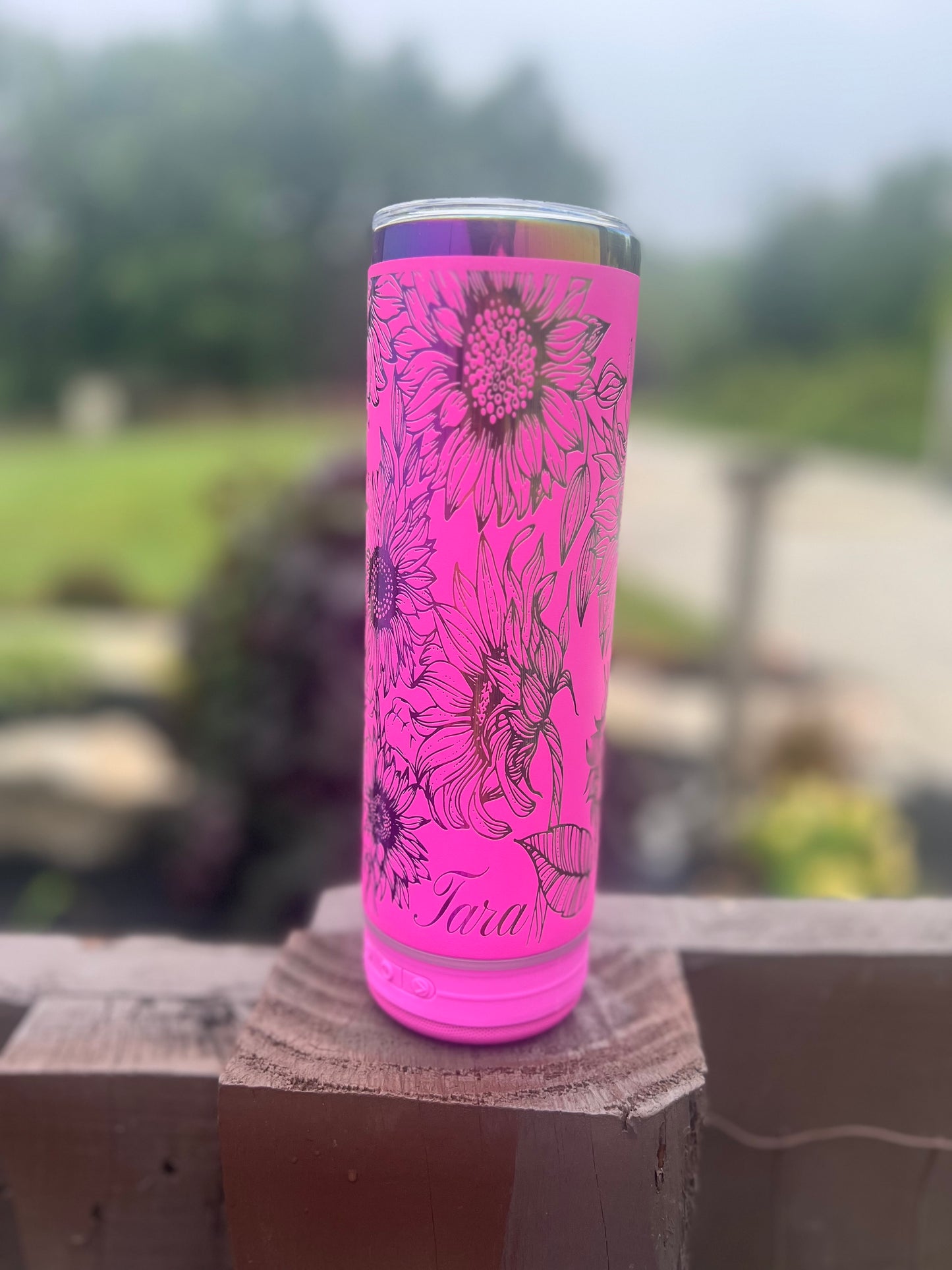 Built-in Speaker cups