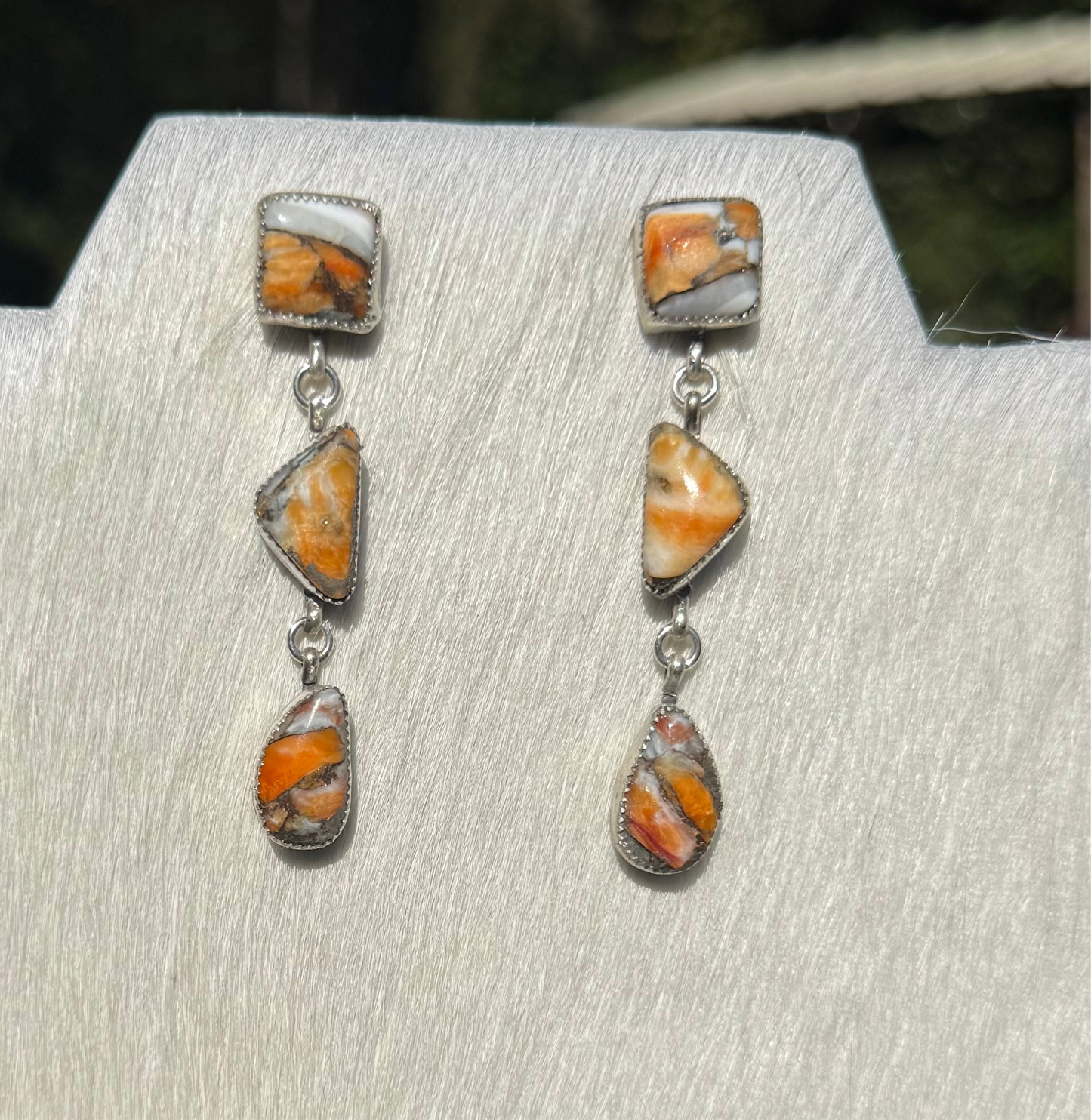 Spiny oyster stud earrings