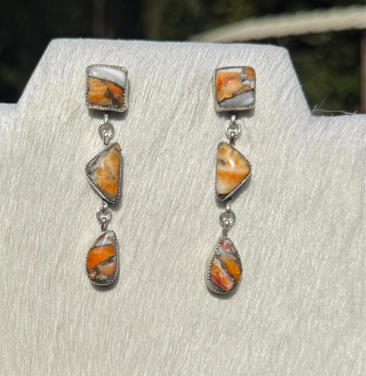 Spiny oyster stud earrings