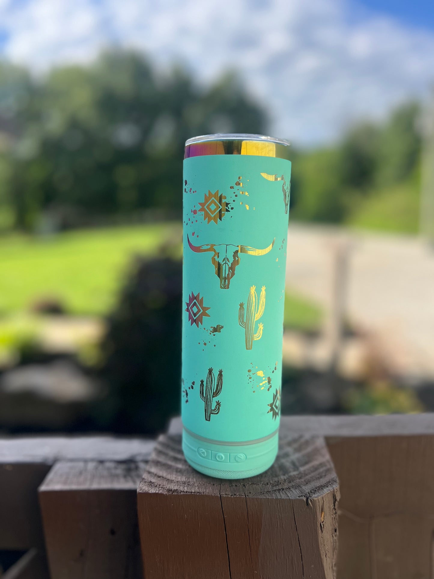 Built-in Speaker cups