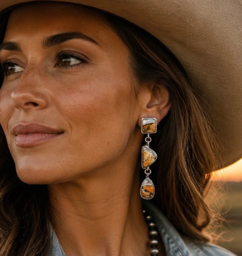 Spiny oyster stud earrings